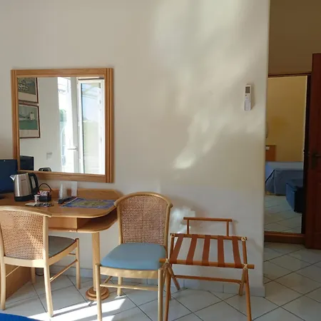 Relais Raffaele By Emilia Bed & Breakfast *